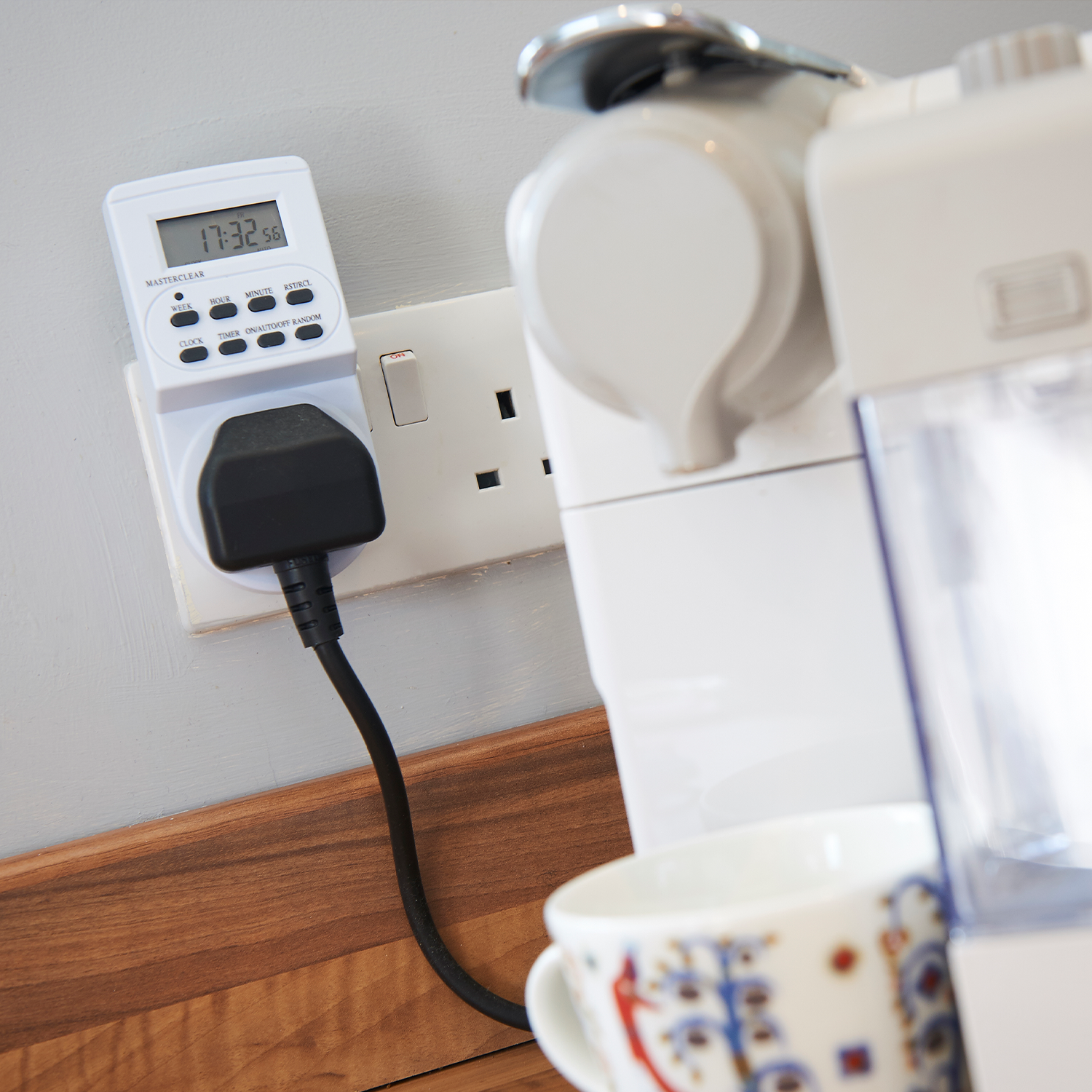 The Defender 24-Hour Digital Timer is a plug in timer switch that allows users to set multiple programmes for turning electrical appliances on and off