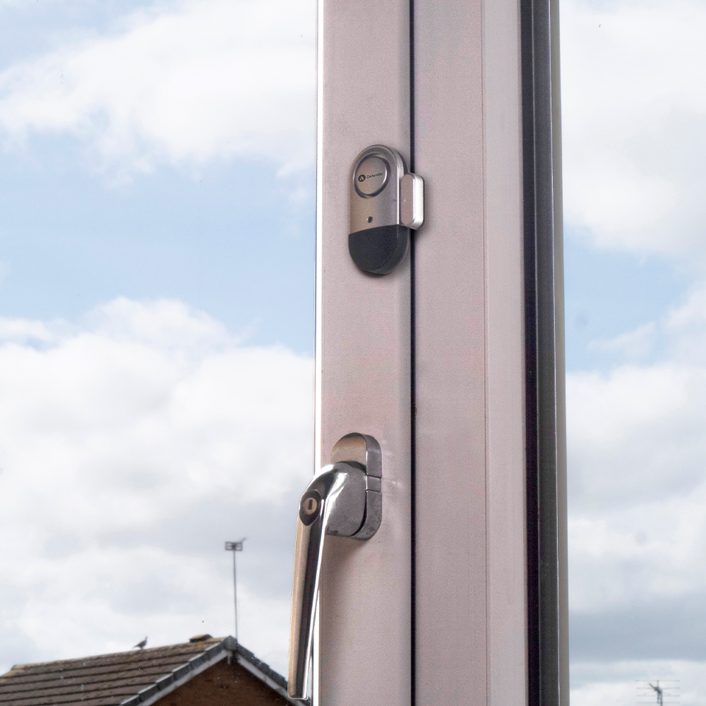 defender chime & alarm deter intruders