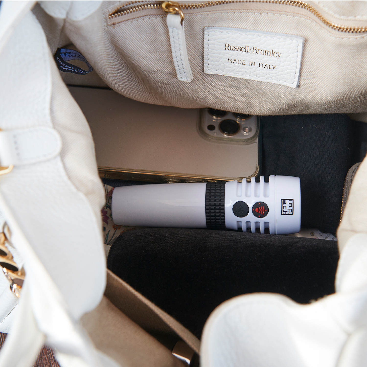 170 lumen LED torch and pulsating 130dB siren