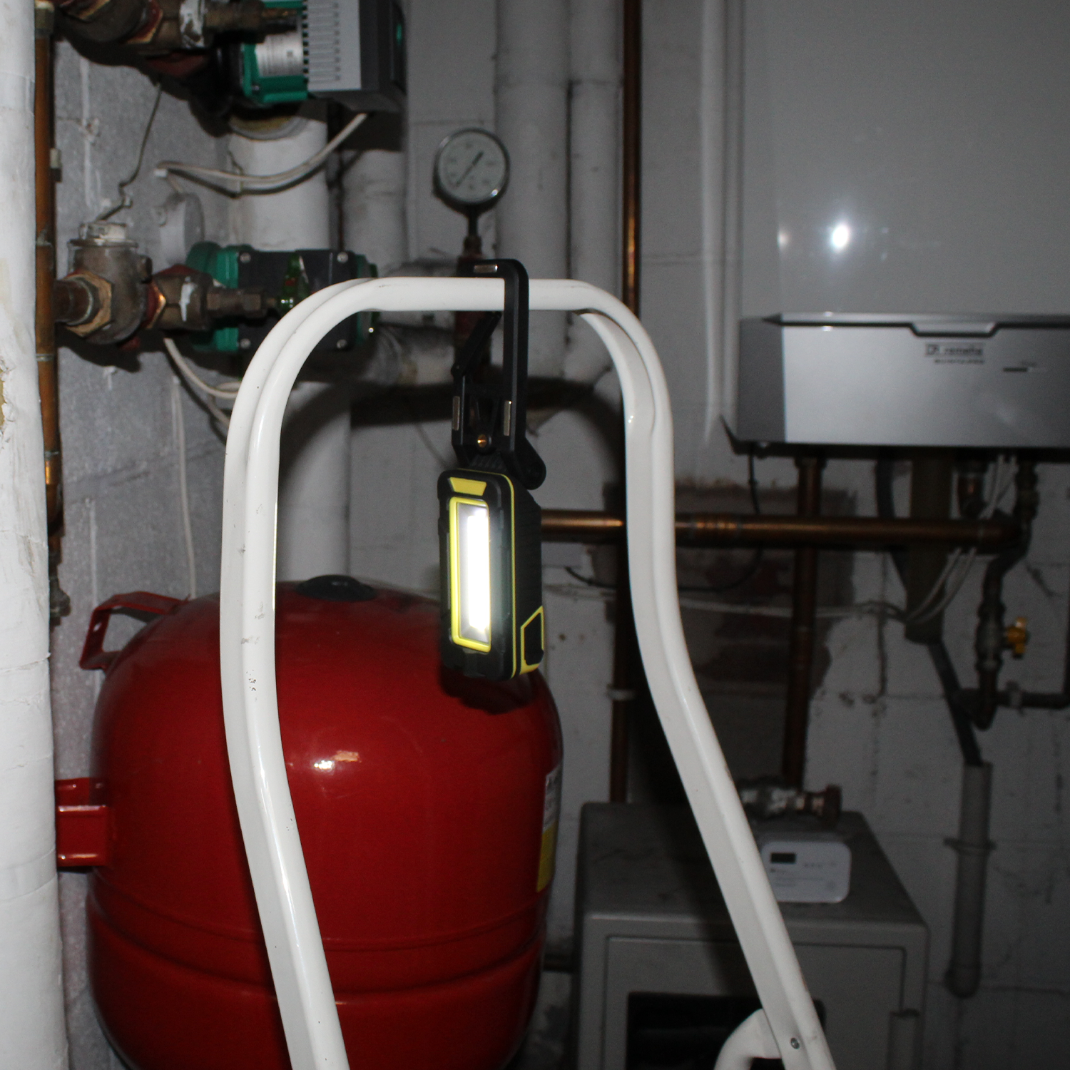 Portable work lamp waterproof strong magnetic base usb rechargeable