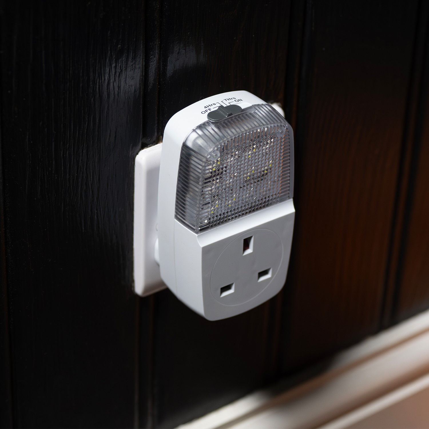 defender plug in sim tv with socket fake tv led light simulator security device anti theft burglar deterrent