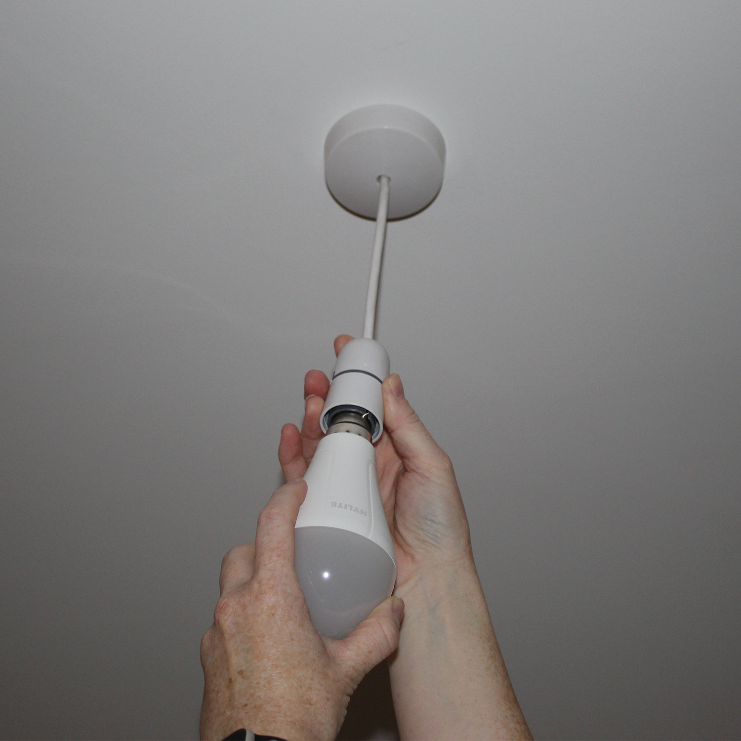 Hylite Emergency LED Bulb 9W mains light with backup battery 3 brightness modes,