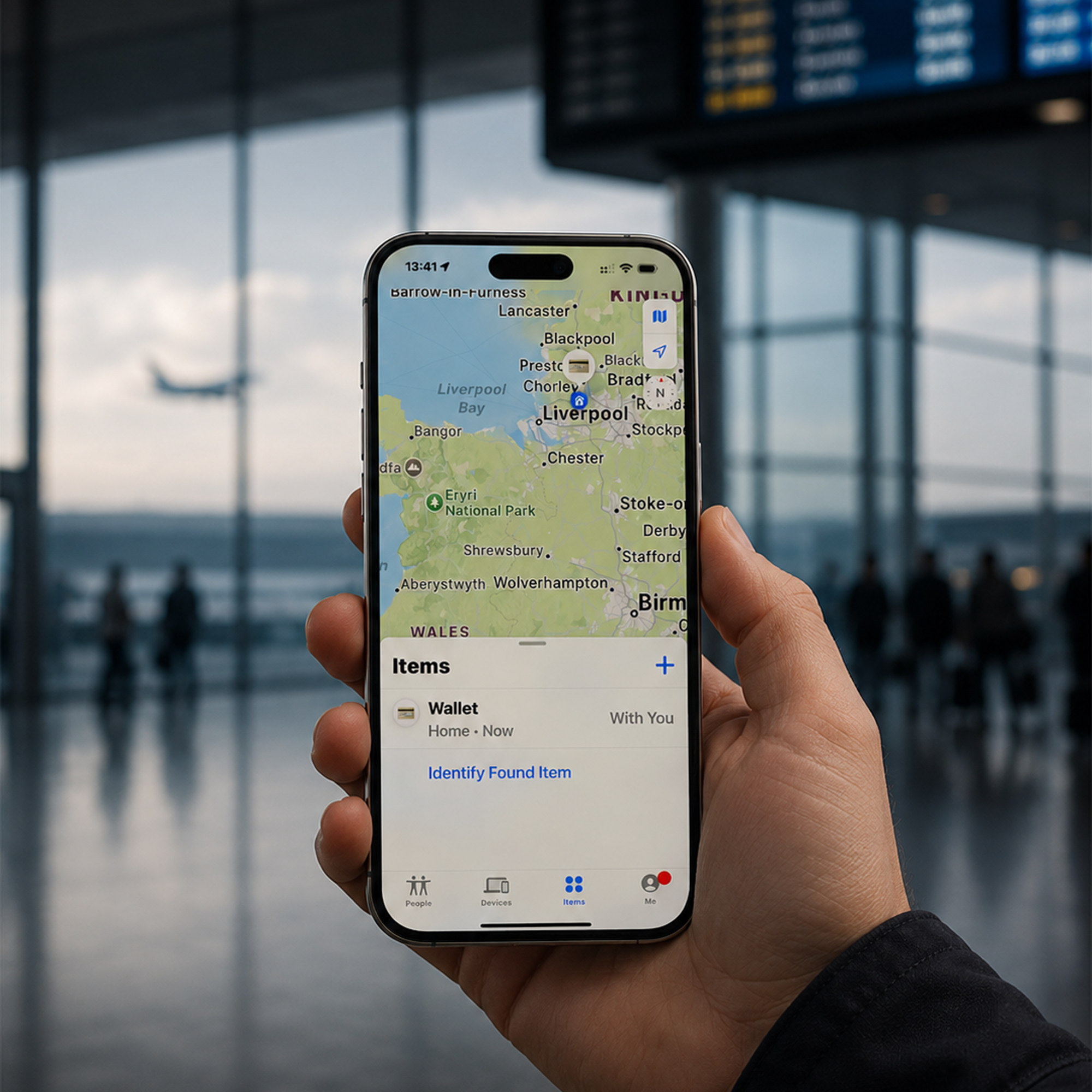 Ultra-thin wallet tracker card compatible with Apple Find My